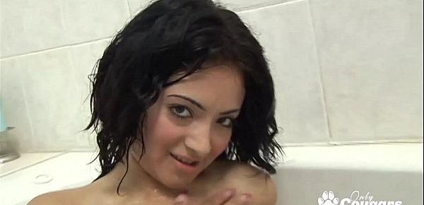  Andrea Kelly Plays With Her Hairy Pussy In The Bubble Bath
